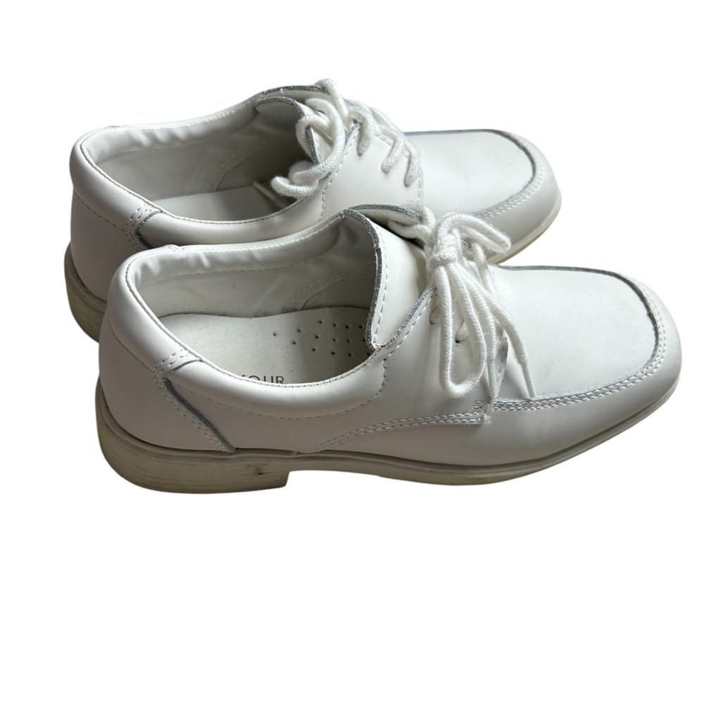 White boy’s  Casual Shoes size 2 L’amour